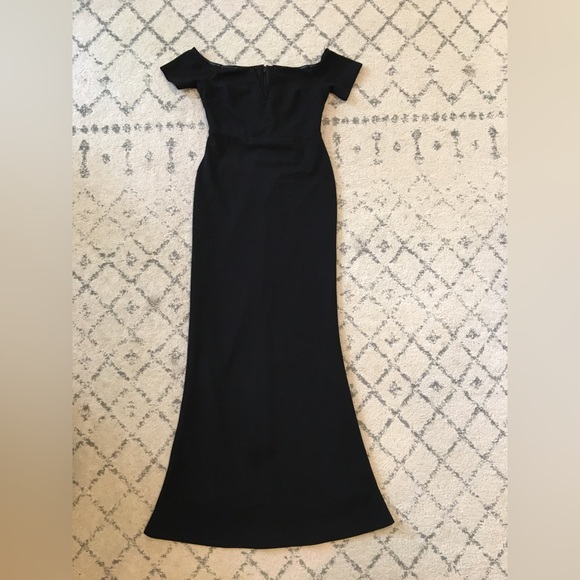 Lulu’s Lynne Off the Shoulder Floor Length V Bar Formal Maxi Dress - Picture 8 of 11